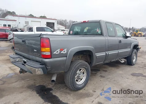 2002 Chevrolet Silverado K2500 Heavy Duty from USA, damaged, VIN 1GCHK29U52E130750
